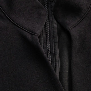 Marina | Vestido negro refinado con cinturón y cuello mandarín