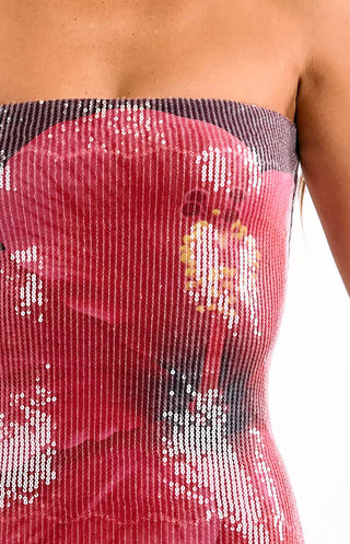 Vestido largo de lentejuelas color hibisco de Arizona