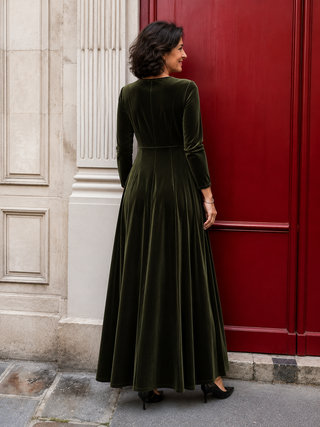 Isabel | Vestido Verde de terciopelo con cuello redondo, mangas farol y bajo amplio