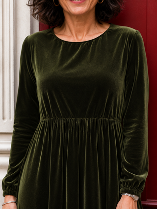 Isabel | Vestido Verde de terciopelo con cuello redondo, mangas farol y bajo amplio