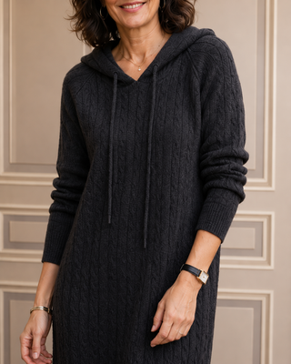 Elena | Vestido Negro de Punto con Capucha Cálido, Cómodo y elegante