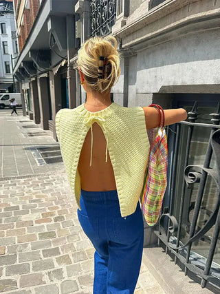 Luna - Mouwloze Gebreide Top met Open Rug en Striksluiting
